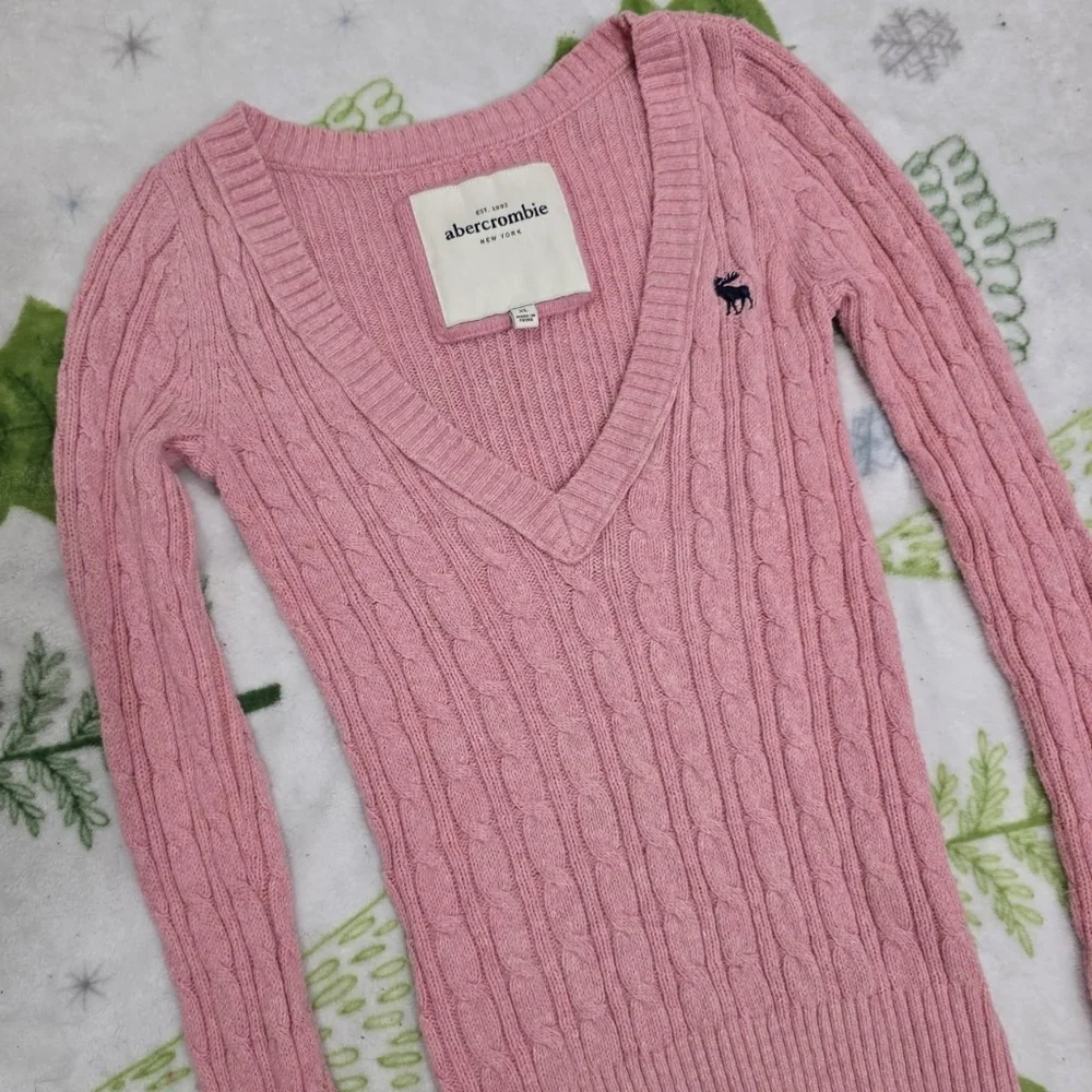 Abercrombie Vintage Strawberry Knit Pink Vneck Long Sleeve Pullover Sweater - Picture 5 of 6